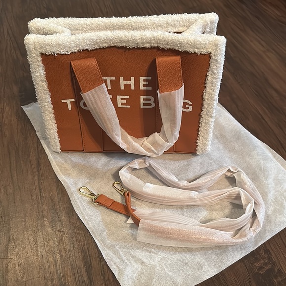 The Tote Bag PU Leather - Picture 3 of 11